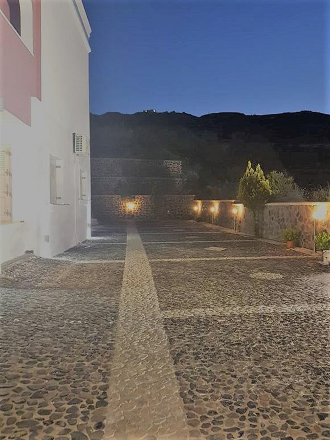 Vourvoúlos Rose Suites מראה חיצוני תמונה